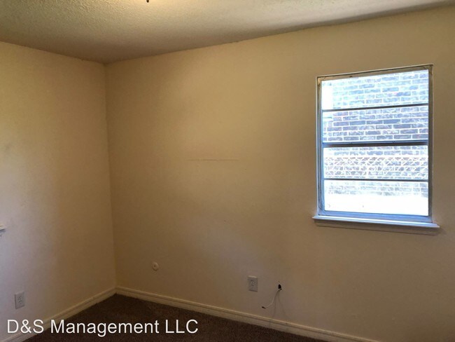 Building Photo - 404 W Silverwood Dr