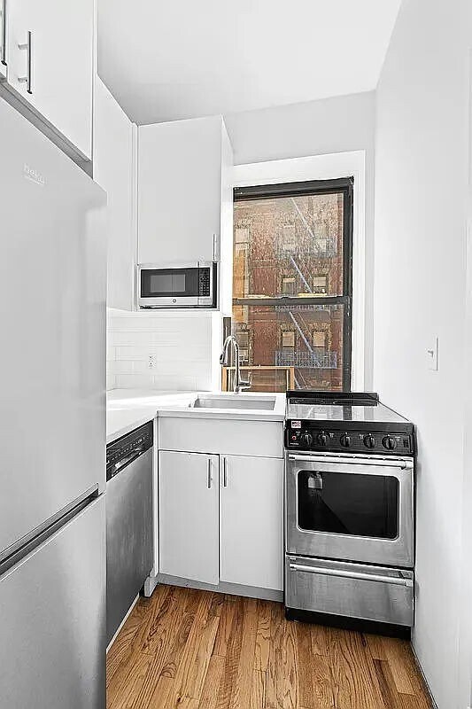 Building Photo - 203 Spring Street