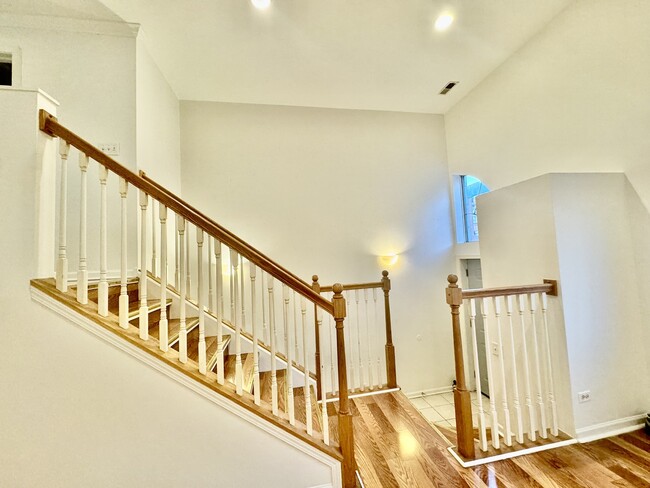 Building Photo - 2037 W 35th St