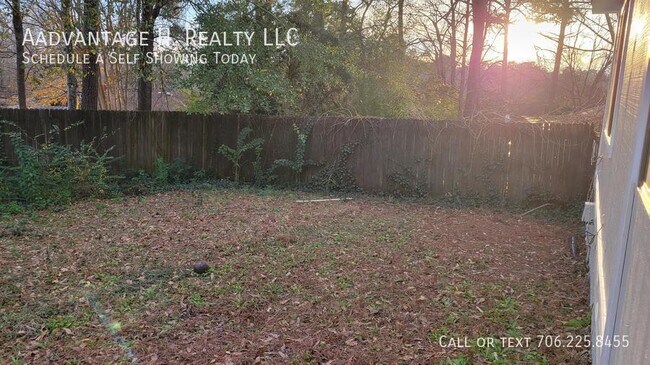 Foto del edificio - 4848 Basswood Dr