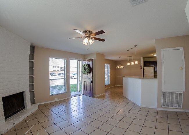 Building Photo - 16326 Luzerne Dr