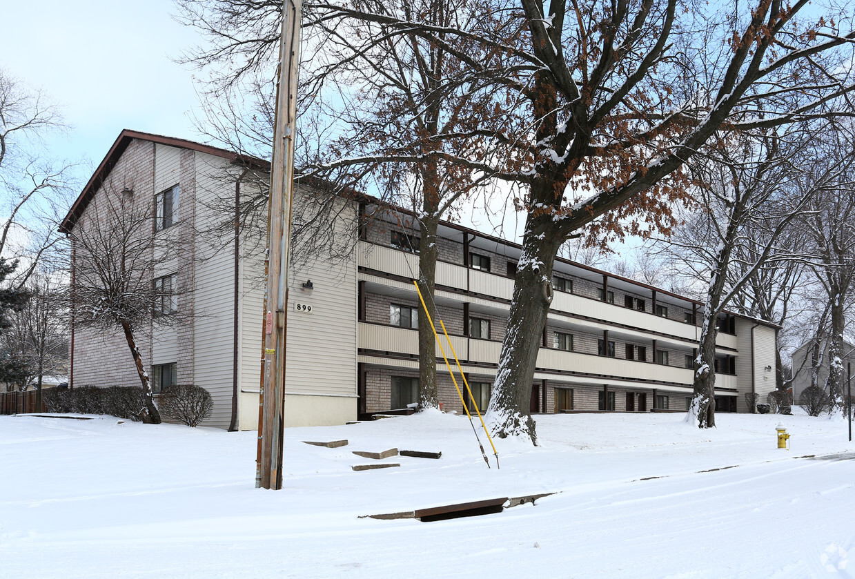 Building Photo - Kenmore Apartments and Townhomes