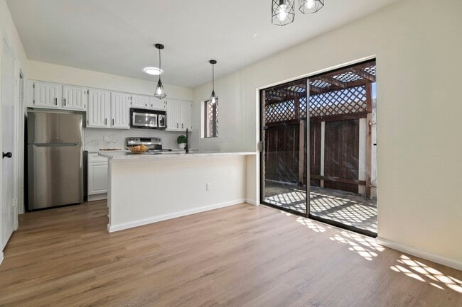 Building Photo - 2120 Wilcrest Dr