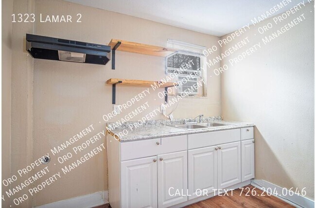 Foto del edificio - 1323 Lamar St