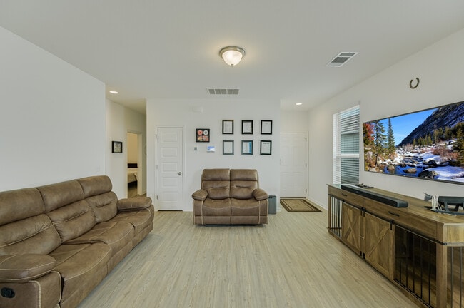 Building Photo - 6802 Tiznow Ln