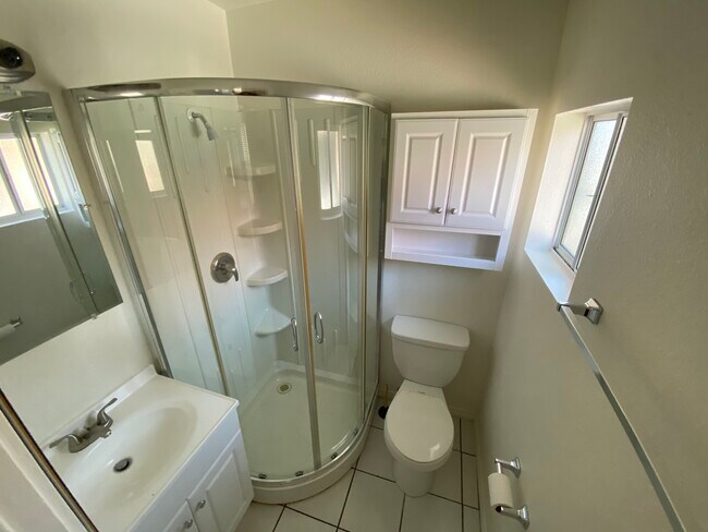 bathroom - 963 Emerson St