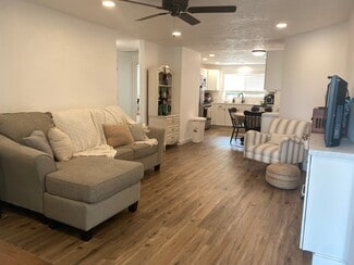 Building Photo - 3724 Tudor Way SE