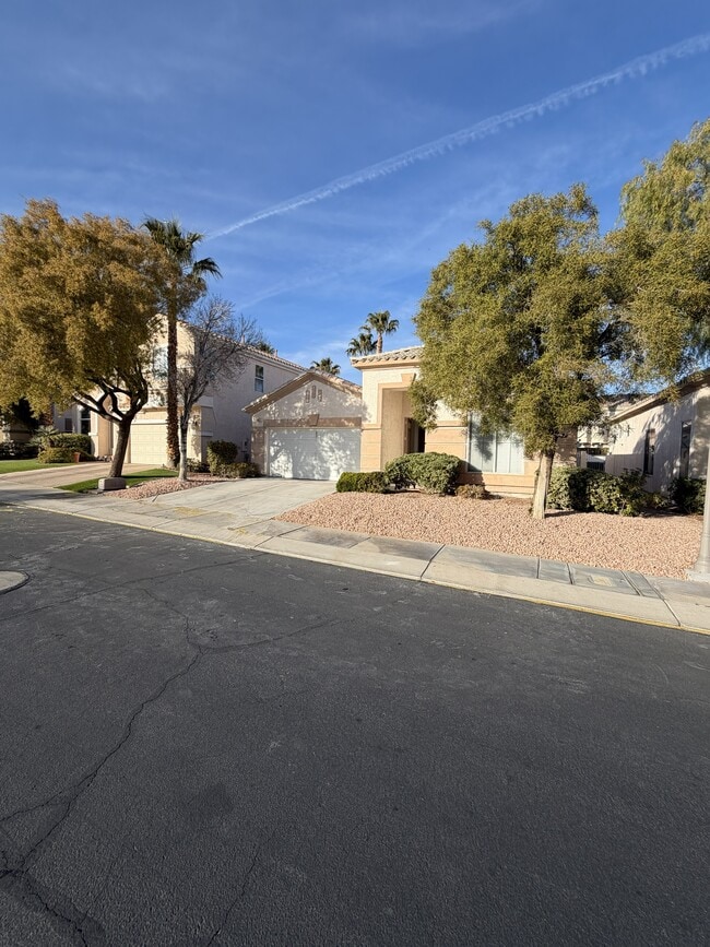 Foto del edificio - 202 Waterton Lakes Ave