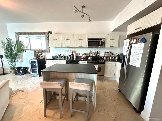 Building Photo - 350 S Miami Ave