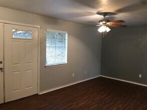 Building Photo - 3205 Lynnwood Dr