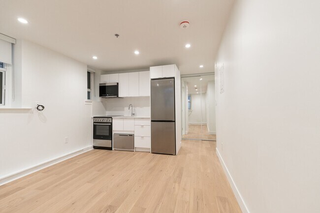 Building Photo - 54 Maitland St