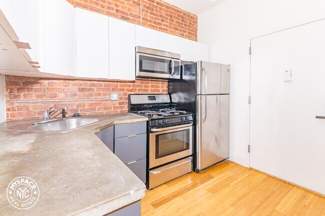 Building Photo - 716 Knickerbocker Ave