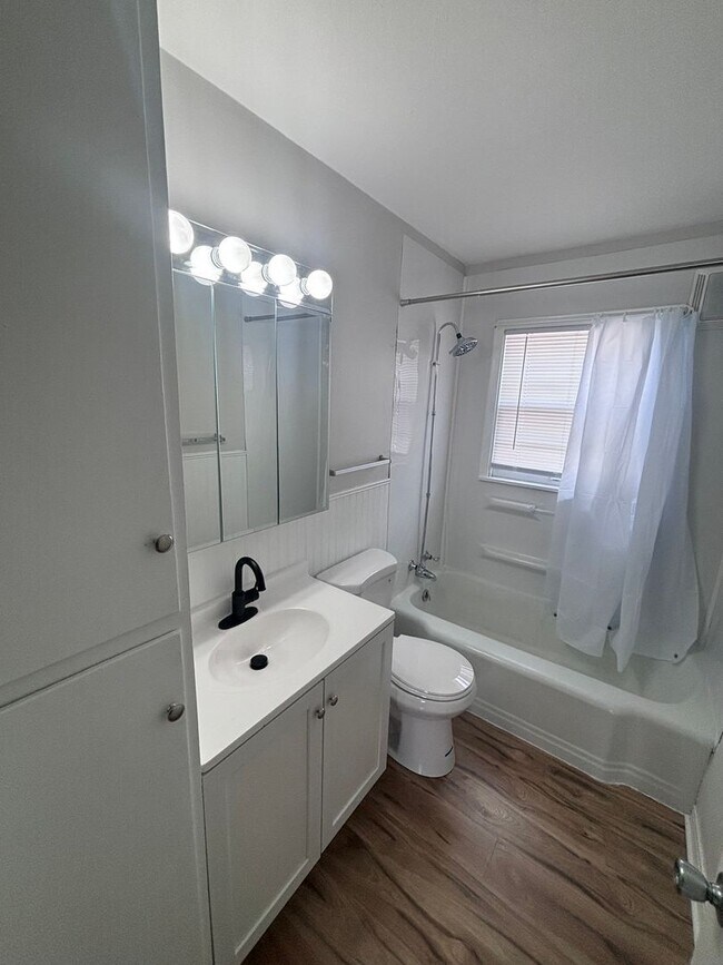 Foto del edificio - 1380-1380.5-13805 O Ave NE