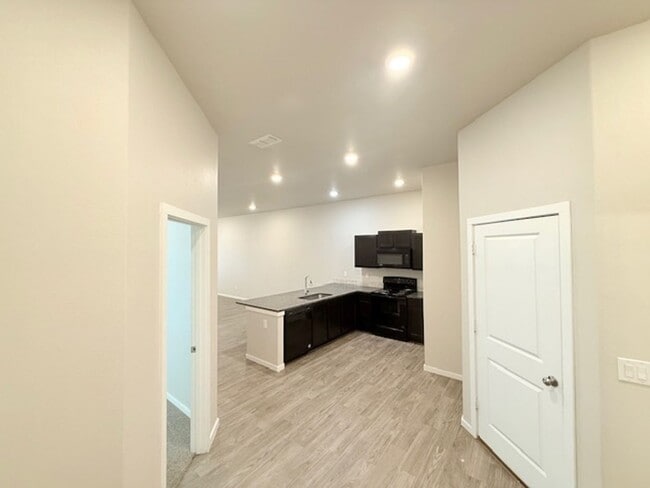 Foto del edificio - 9709 Saratoga Ave