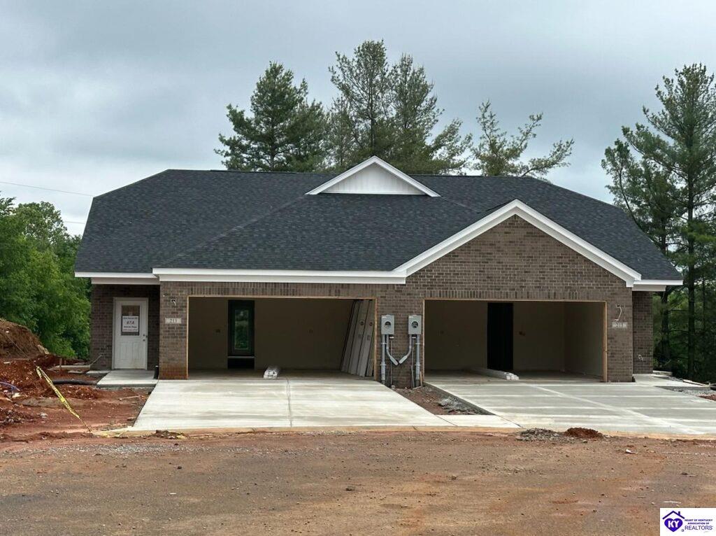 Primary Photo - 207 Dixon Cir