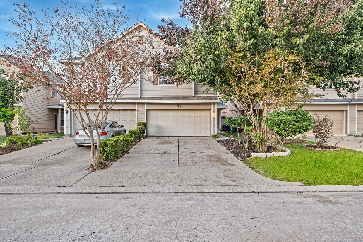 Primary Photo - 16118 Market Garden Ln