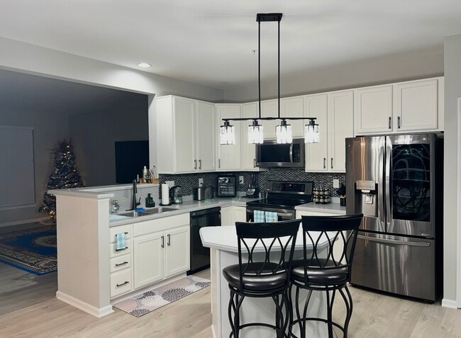 Building Photo - 1460 Pangbourne Way