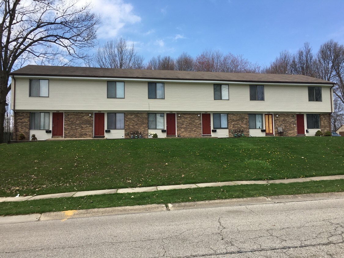 2387 Echo Valley Dr, Stow, OH 44224 Townhome Rentals in Stow OH