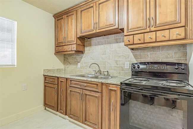Foto del edificio - 14918 Pine Crest Rd
