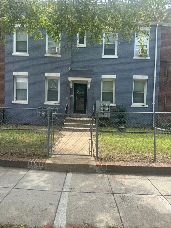 Building Photo - 1635 West Virginia Ave NE