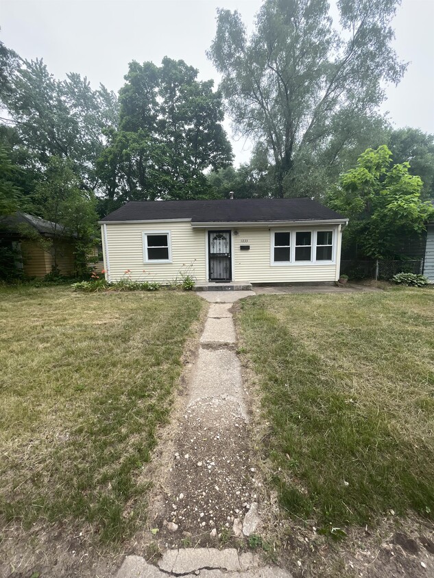 Primary Photo - 1233 E 35th Pl