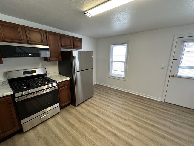 Kitchen - 764 Mill St