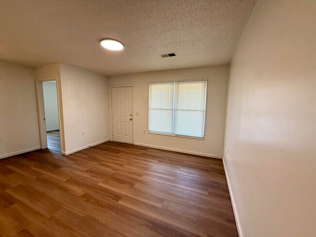 Foto del edificio - 46 Sandalwood Wy