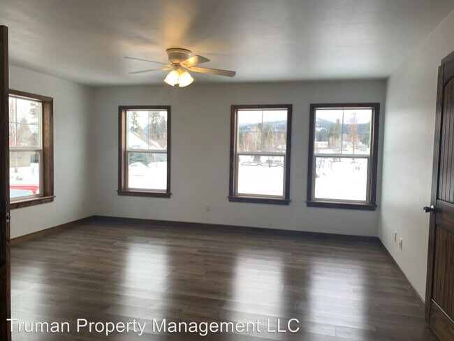 Building Photo - 727 Cottonwood Dr