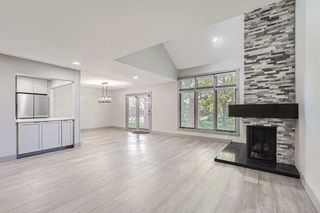 Building Photo - Beautiful Boulder Townhome - Lives like a ...