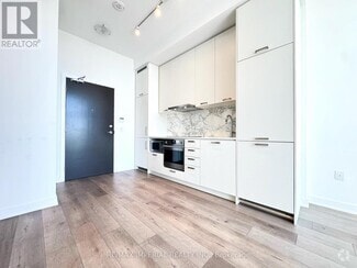 Building Photo - 10-1810 Honeycrisp Cres