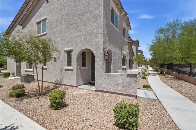 Building Photo - 6510 Silver Estates St