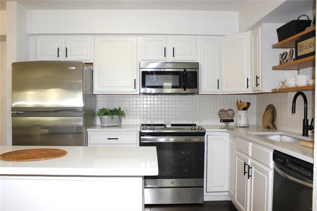 Building Photo - 9481 Highland Oak Dr
