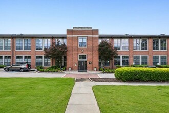 Building Photo - 1261 Caroline St NE