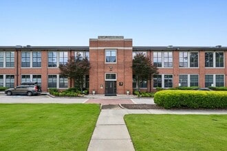 Building Photo - 1261 Caroline St NE