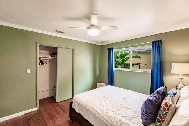 Building Photo - 2108 Hollywood Blvd