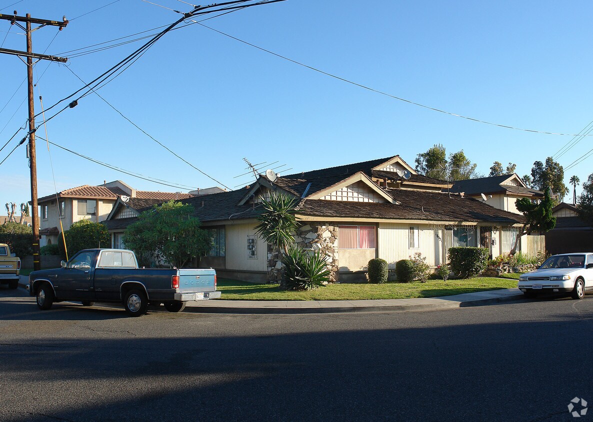 Primary Photo - 10571 Paloma Ave
