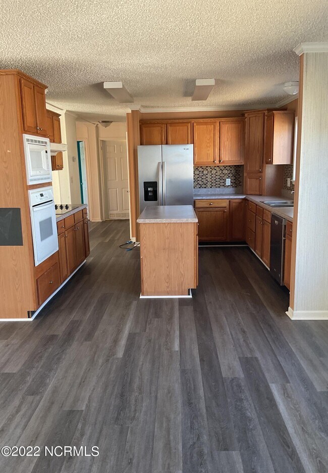 Building Photo - 119 Englewood Dr