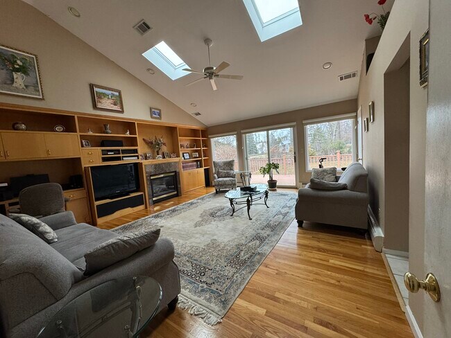 Foto del edificio - 5 Glenn Dr