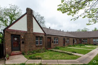 Building Photo - 621 N Broadview Ave