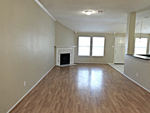 Building Photo - 3207 Athens Dr