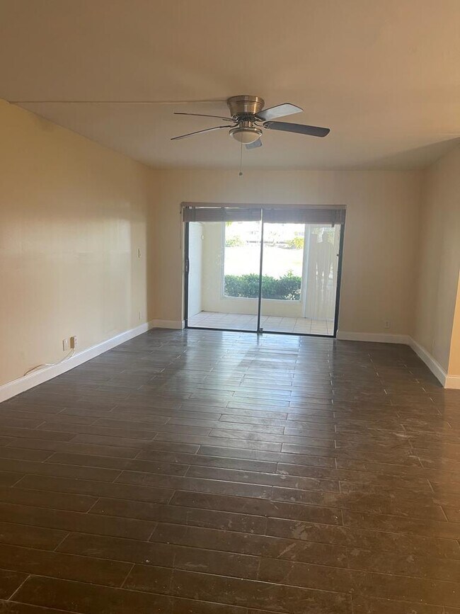 Foto del edificio - 6521 Racquet Club Dr