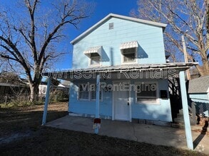 Building Photo - 205 Circle Ct.