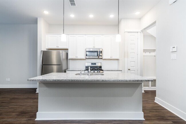 Foto del edificio - 740 Strawberry Pines Ct