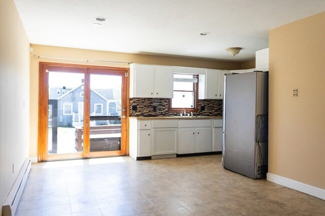 Building Photo - 37 Blendall St