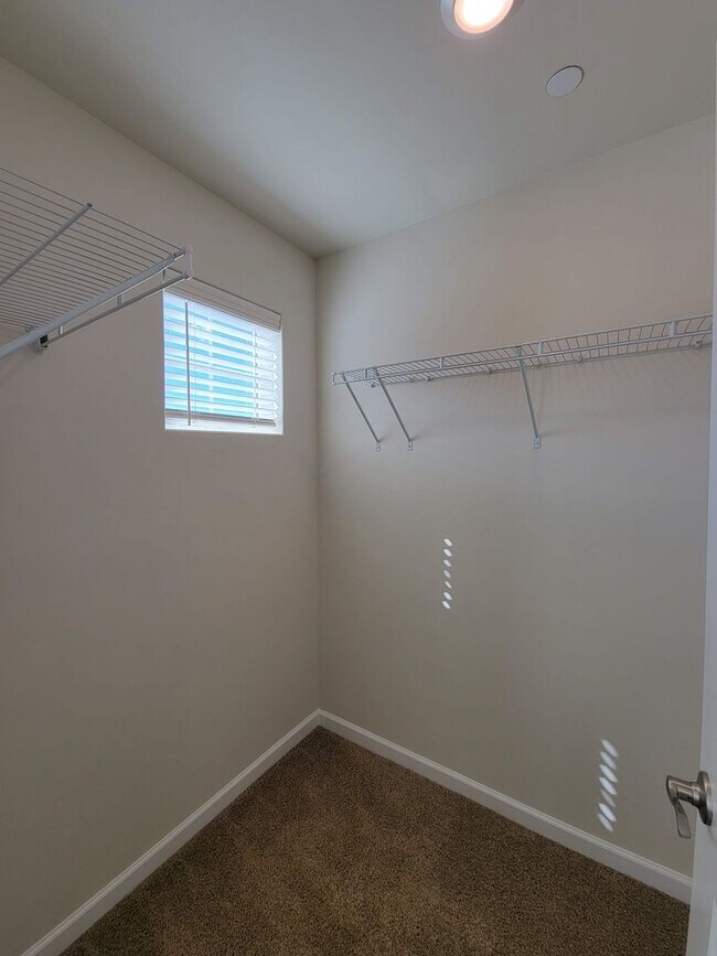 Foto del edificio - Bright and cheery 3 bed with loft space, c...
