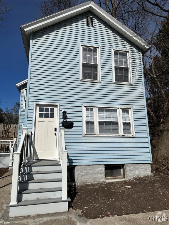 Building Photo - 111 Henderson St