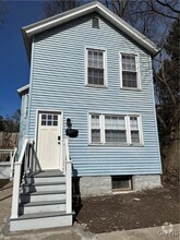 Building Photo - 111 Henderson St