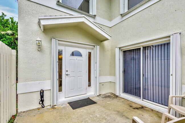 Foto del edificio - 13814 Yarmouth Dr