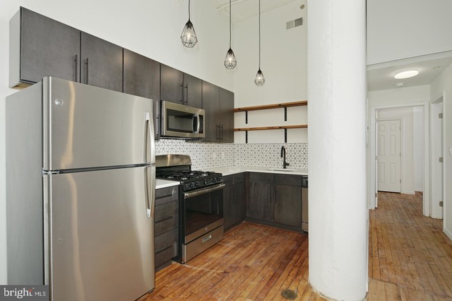 Building Photo - 1217 Spring Garden St