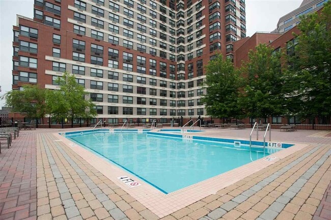 Building Photo - 102 Christopher Columbus Dr